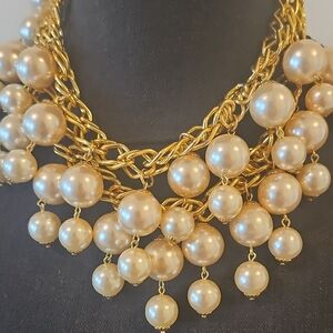 Elegant Gold and Cream Pearl Necklace